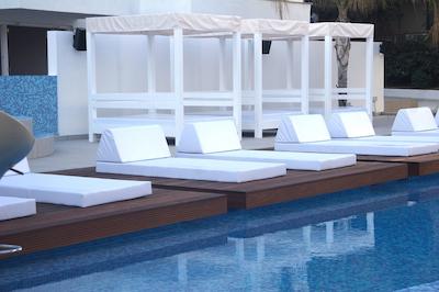 تسُکز هلید هتل اپارتمنتز