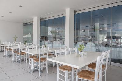 تسُکز هلید هتل اپارتمنتز