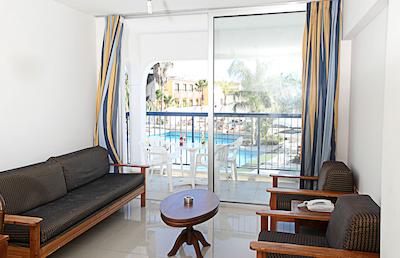 تسُکز هلید هتل اپارتمنتز