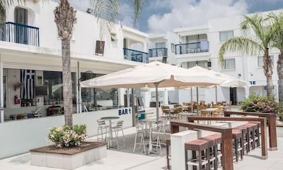 تسُکز هلید هتل اپارتمنتز