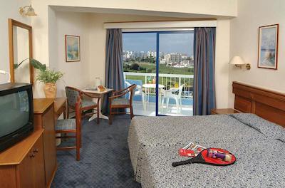 پلیکارپیا هتل