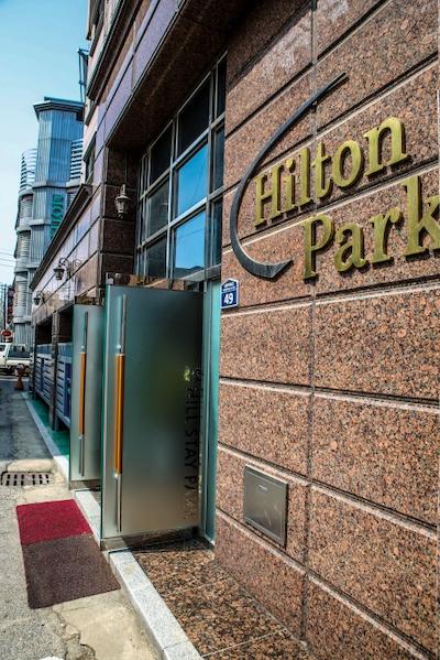 هیل است هتل رسیدنس