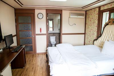 هیل است هتل رسیدنس