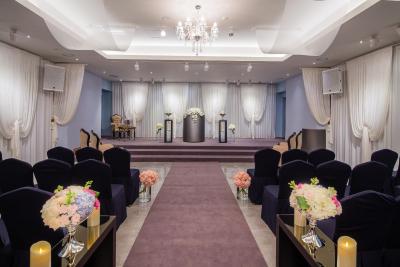 بنیکیا پرمیر هتل دنگدامون