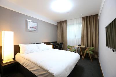 بنیکیا پرمیر هتل دنگدامون