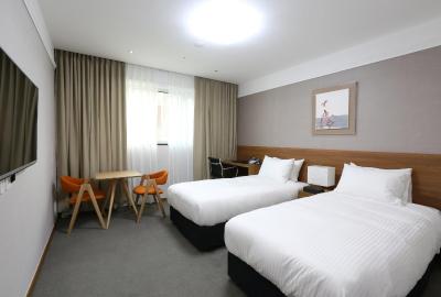 بنیکیا پرمیر هتل دنگدامون