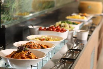 بنیکیا پرمیر هتل دنگدامون