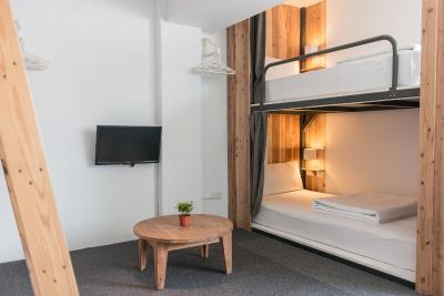 استار هستل تیپی مین استیشن