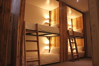 استار هستل تیپی مین استیشن