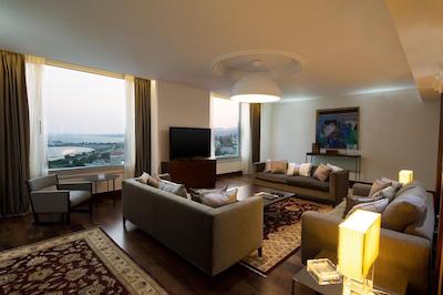 پارکلان ا لوکسوری کالکشن ریزرت اند اسپا لیماسل