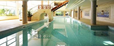 پارکلان ا لوکسوری کالکشن ریزرت اند اسپا لیماسل