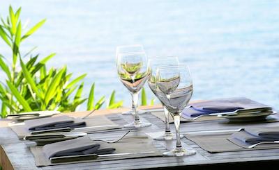 پارکلان ا لوکسوری کالکشن ریزرت اند اسپا لیماسل