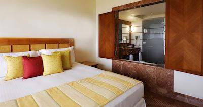 پارکلان ا لوکسوری کالکشن ریزرت اند اسپا لیماسل