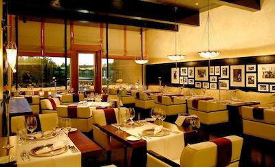 پارکلان ا لوکسوری کالکشن ریزرت اند اسپا لیماسل