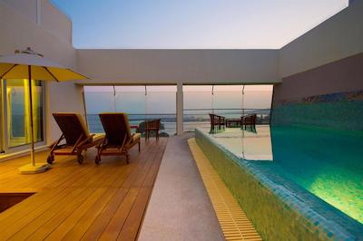 پارکلان ا لوکسوری کالکشن ریزرت اند اسپا لیماسل