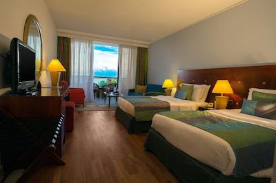 پارکلان ا لوکسوری کالکشن ریزرت اند اسپا لیماسل