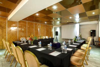 استینکول هتل سمینیاک