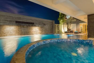 استینکول هتل سمینیاک