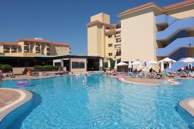 وانجلیز هتل اند سویتز