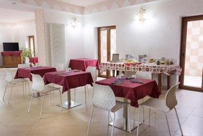 هتل لا وال دلاکویلا