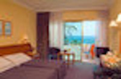 لویز ایمپریال بیچ هتل