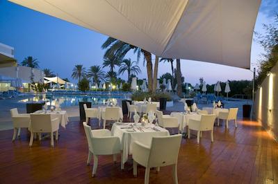 لویز ایمپریال بیچ هتل