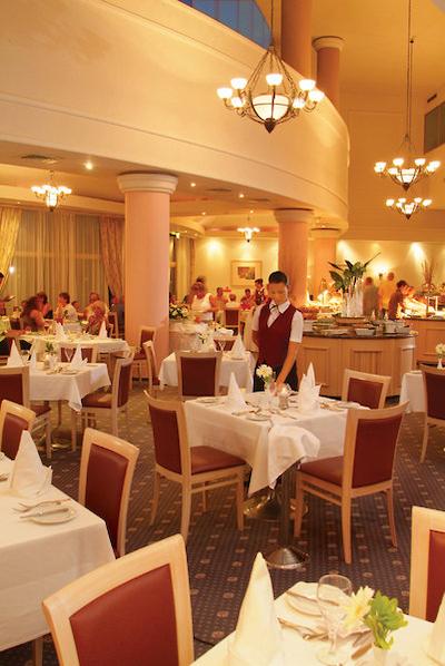 لویز ایمپریال بیچ هتل