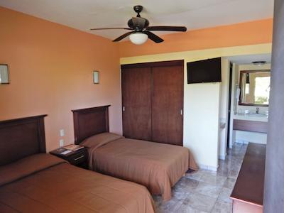 هتل لاز جاکارانداز