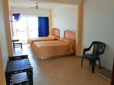 هتل لاز جاکارانداز