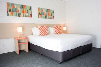 ارچر هتل نورا