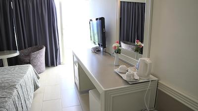 لئوناردو لاورا بیچ اند اسپلاش ریزرت