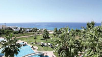 لئوناردو لاورا بیچ اند اسپلاش ریزرت