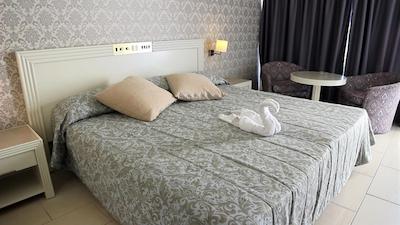 لئوناردو لاورا بیچ اند اسپلاش ریزرت