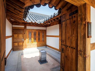 جیئونگونجا امباسادر اینچئون اسشیاتد وید اکسر