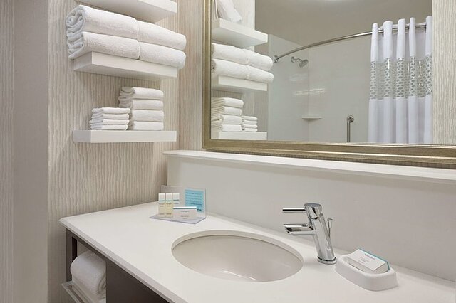 Hampton Inn and Suites Rosemont Chicago O’Hare