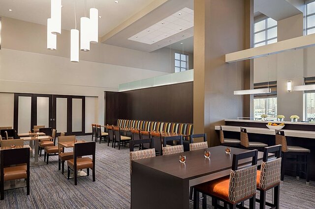 Hampton Inn and Suites Rosemont Chicago O’Hare