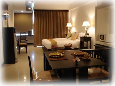 ایستین ایزی سیام پیمان بانکوک