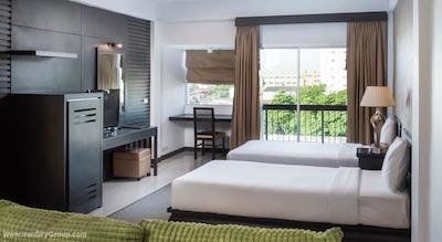 ایستین ایزی سیام پیمان بانکوک