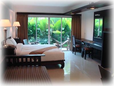 ایستین ایزی سیام پیمان بانکوک