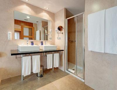 تریپ والنشیا ازافاتا