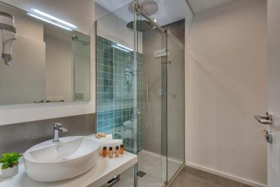 ناونا دیتر هتل