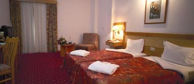 هتل رینها د املیا ارتز اند لیسور