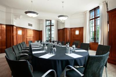 د ترافالگار است جامز لندن کوریو کالکشن بای هیلتون