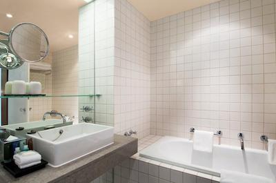 د ترافالگار است جامز لندن کوریو کالکشن بای هیلتون