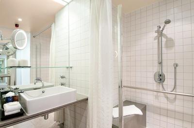 د ترافالگار است جامز لندن کوریو کالکشن بای هیلتون