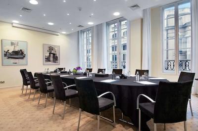 د ترافالگار است جامز لندن کوریو کالکشن بای هیلتون