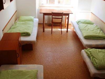 دیزی دیسی هستل پراها