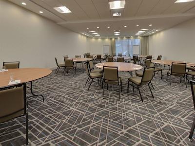 دوبلتری بای هیلتون ادمنتون دونتون