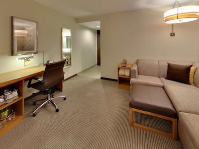 دوبلتری بای هیلتون ادمنتون دونتون