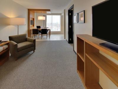 دوبلتری بای هیلتون ادمنتون دونتون